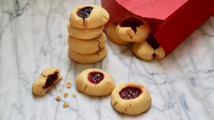 Thumbprint cookies (Hallongrottor)