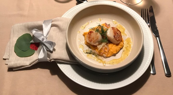 Grilled scallops with sweet potato purée, fennel and orange vinaigrette