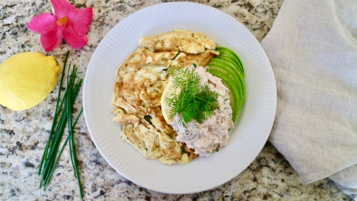 Omelette with creamy tuna and avocado