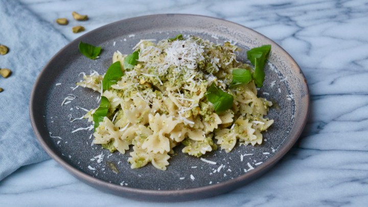 Pasta with broccoli pesto