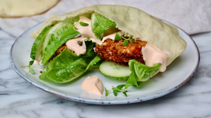 Quinoa burgers in pita bread with sriracha mayo
