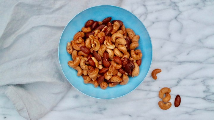 Christmas roasted nuts with cinnamon, ginger and salt