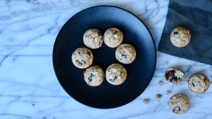 Mini muffin with banana and dark chocolate