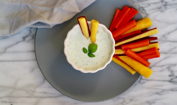 Cottage cheese dip with chives and basil