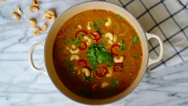 Chicken curry with cashews and parsley