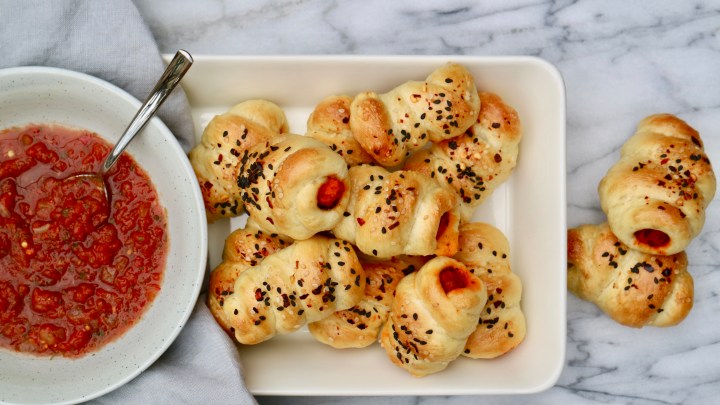 Vegetarian Danish sausage rolls (Pølsehorn)