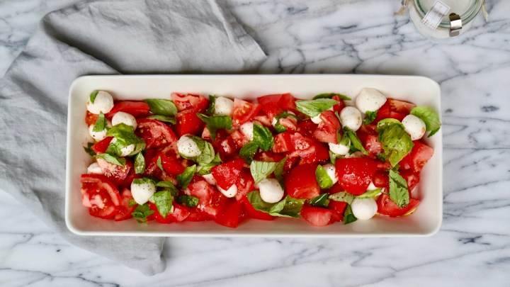 Tomato, mozarella & basil salad