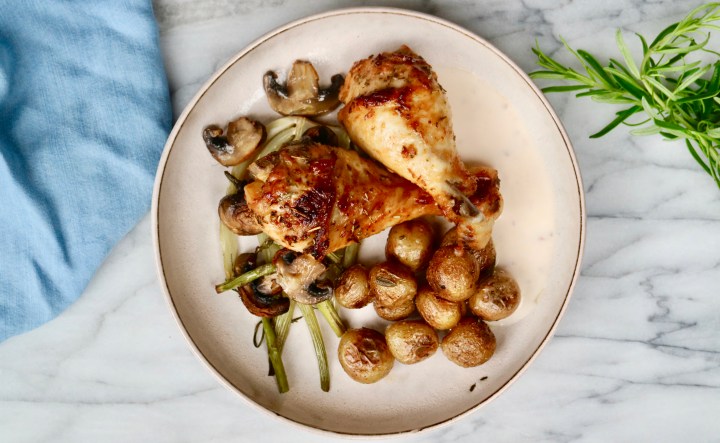 Grilled chicken drumsticks with roasted rosemary potatoes, fennel salad and hot yoghurt sauce