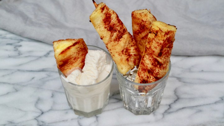 Grilled caramelized pineapple with cinnamon and vanilla ice cream